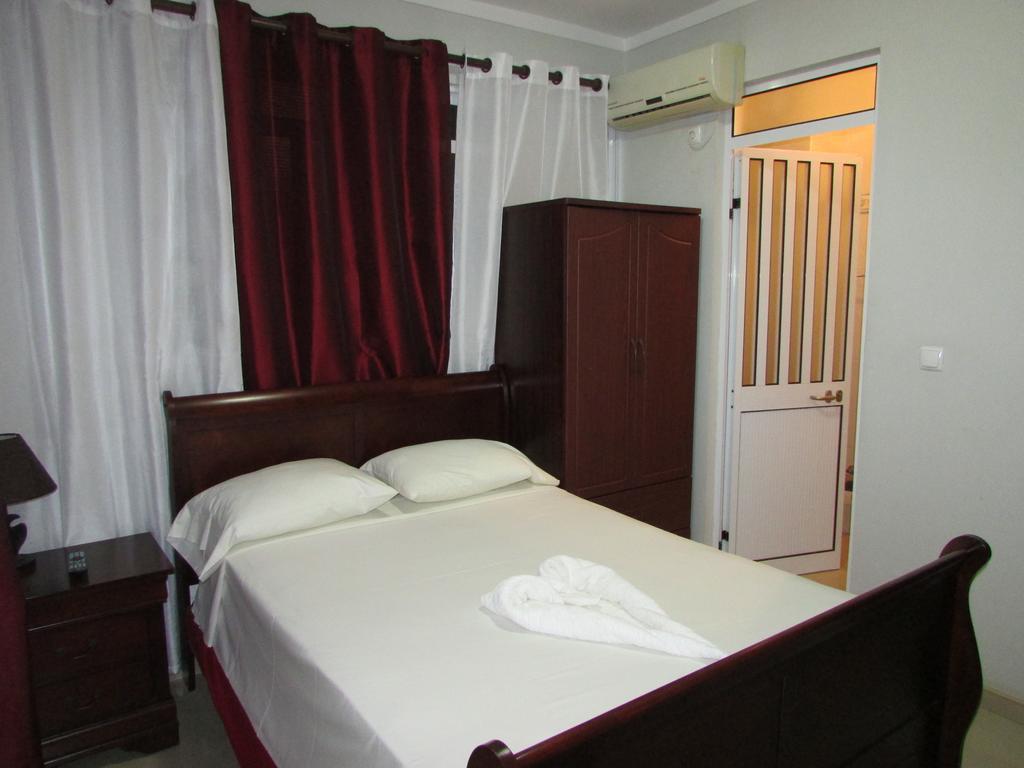 Residencial Girassol, Lda Bed and Breakfast São Filipe Esterno foto