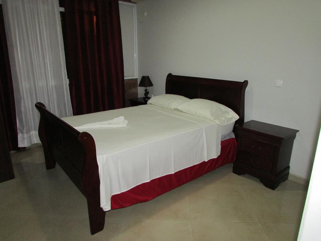 Residencial Girassol, Lda Bed and Breakfast São Filipe Esterno foto