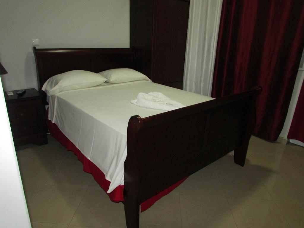 Residencial Girassol, Lda Bed and Breakfast São Filipe Esterno foto