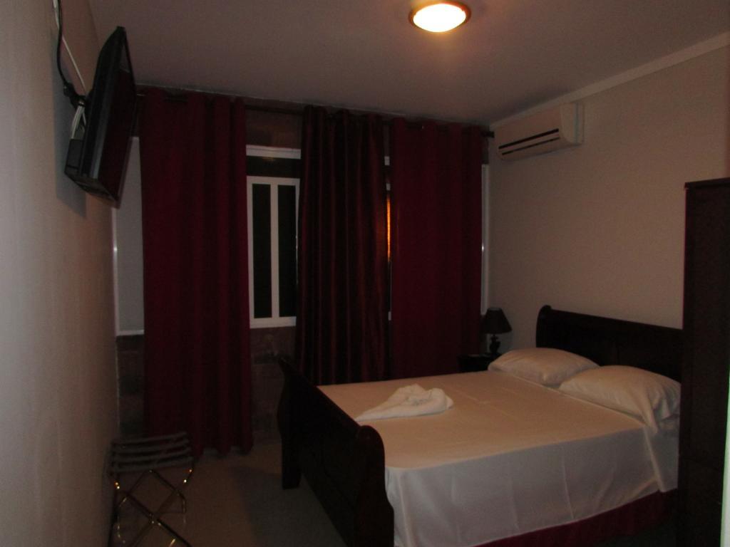 Residencial Girassol, Lda Bed and Breakfast São Filipe Esterno foto