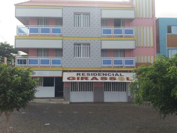 Residencial Girassol, Lda Bed and Breakfast São Filipe Esterno foto